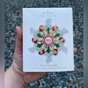 Hallmark Keepsake Savory Snowflake Christmas ornament 2011 collectible